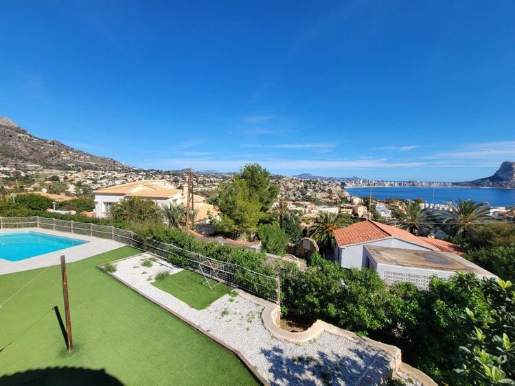 House | Resale in Calpe in Calpe, Costa Blanca - Photo 2