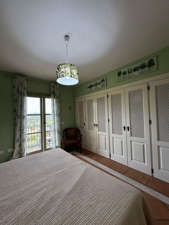 House | Resale in Estepona in Estepona, Costa del Sol - Photo 4