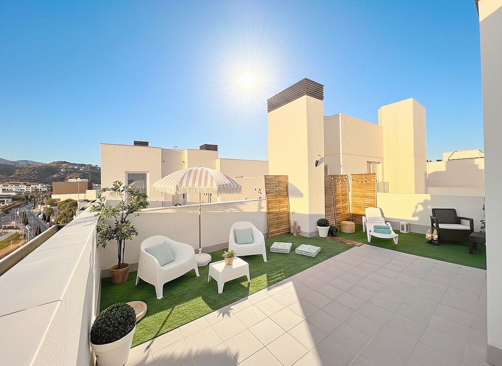 Penthouse | Resale in Estepona in Estepona, Costa del Sol - Main property photo