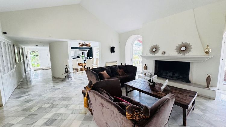 House | Resale in Benahavís in Benahavís Others, Costa del Sol - Photo 3