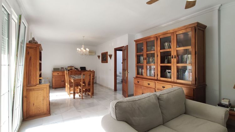 House | Resale in Pizarra in Pizarra, Costa del Sol - Photo 2