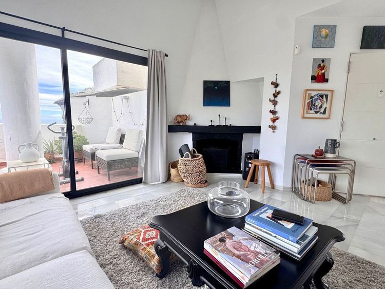 Apartment | Resale in Calahonda in Calahonda, Costa del Sol - Photo 3