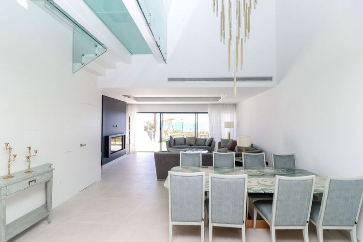 House | Resale in Estepona in Estepona, Costa del Sol - Photo 4