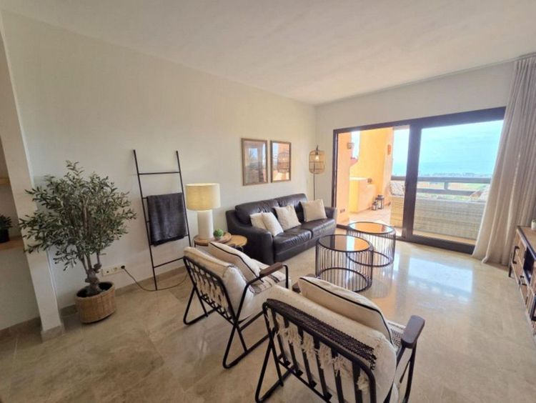 Apartment | Resale in La Duquesa in La Duquesa, Costa del Sol - Photo 5