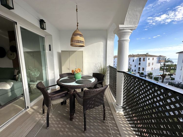 Apartment | Resale in Riviera del Sol in Riviera del Sol, Costa del Sol - Photo 2