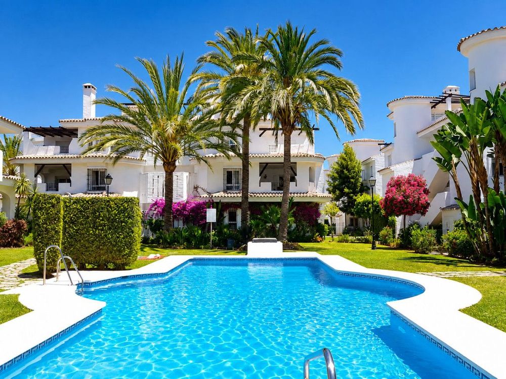 Apartment | Resale in Nueva Andalucía in Nueva Andalucía Others, Costa del Sol - Main property photo
