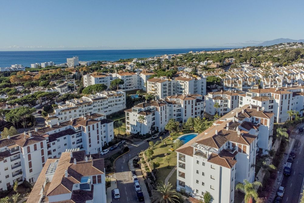 Apartment | Resale in Calahonda in Calahonda, Costa del Sol - Main property photo