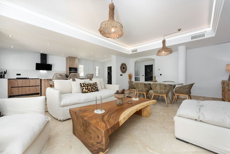 Apartment | Resale in San Roque in San Roque, Costa del Sol - Photo 2