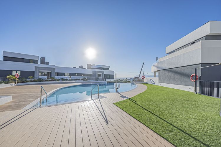 Apartment | Resale in Altos de los Monteros in Altos de los Monteros, Costa del Sol - Photo 2