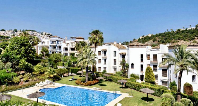 Apartment | Resale in Los Arqueros in Los Arqueros, Costa del Sol - Photo 4