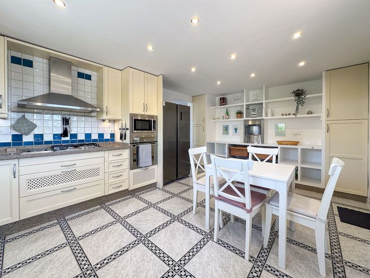 House | Resale in Campo Mijas in Campo Mijas, Costa del Sol - Photo 5