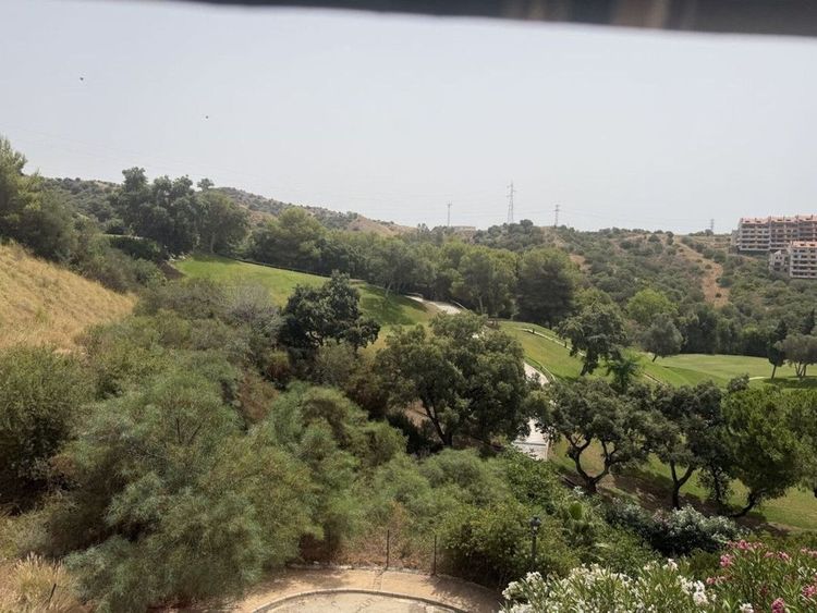 Apartment | Resale in Elviria in Elviria, Costa del Sol - Photo 4