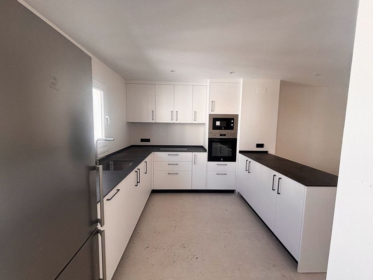 Apartment | Resale in Estepona in Estepona, Costa del Sol - Photo 3