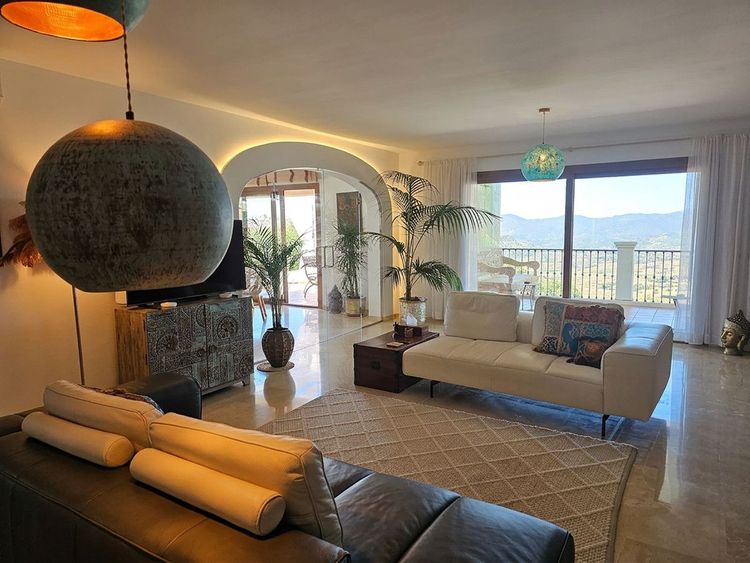 House | Resale in Mijas in Mijas Others, Costa del Sol - Photo 3