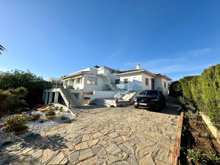 Renovation Opportunity House | Resale in Estepona in Estepona, Costa del Sol - Photo 4