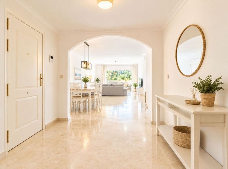 Apartment | Resale in Elviria in Elviria, Marbella East, Costa del Sol - Photo 2