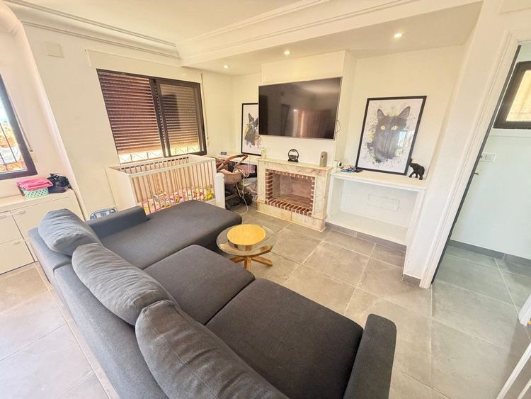 House | Resale in Villamartin in Villamartin, Orihuela Costa, Costa Blanca - Photo 4