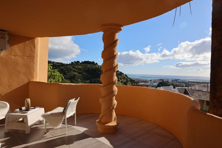 Apartment | Resale in Calahonda in Calahonda, Costa del Sol - Photo 4