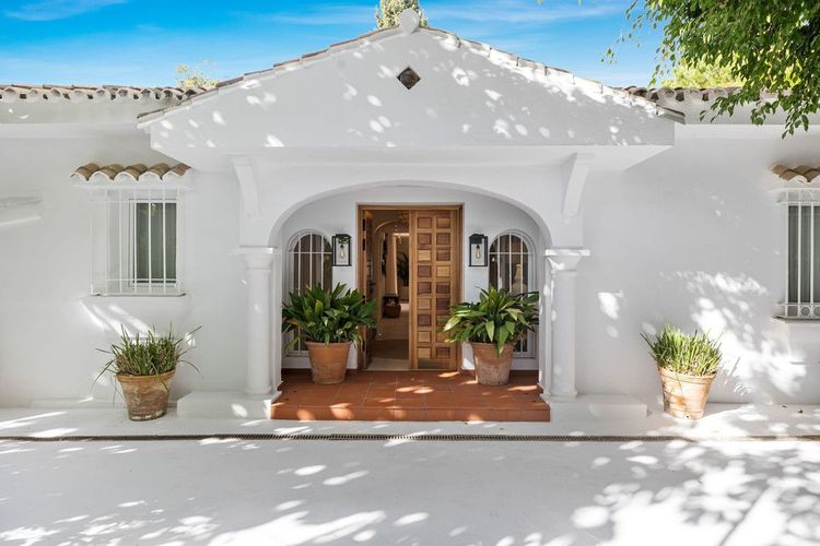 House | Resale in Marbella in Marbella Others, Marbella, Costa del Sol - Photo 5