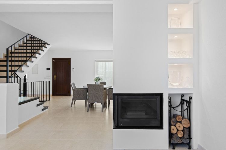 House | Resale in Guadalmina Alta in Guadalmina Alta, Costa del Sol - Photo 5