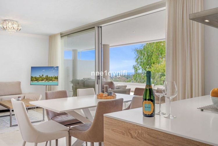 Apartment | Resale in Benahavís in Benahavís Others, Costa del Sol - Photo 5