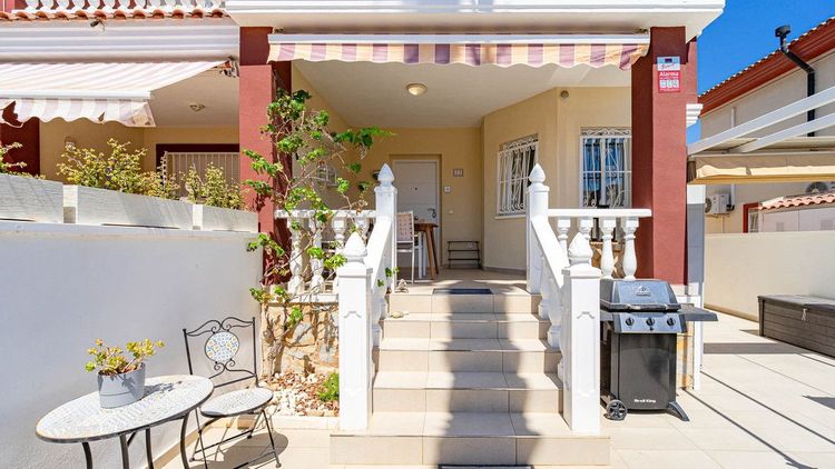 House | Resale in Dona Pepa in Dona Pepa, Costa Blanca - Photo 2