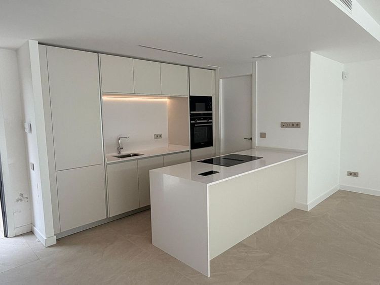 Apartment | Resale in Bahía de Marbella in Bahía de Marbella, Costa del Sol - Photo 3