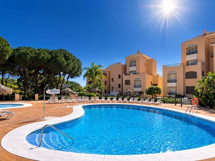 Apartment | Resale in Elviria - Development photo 1