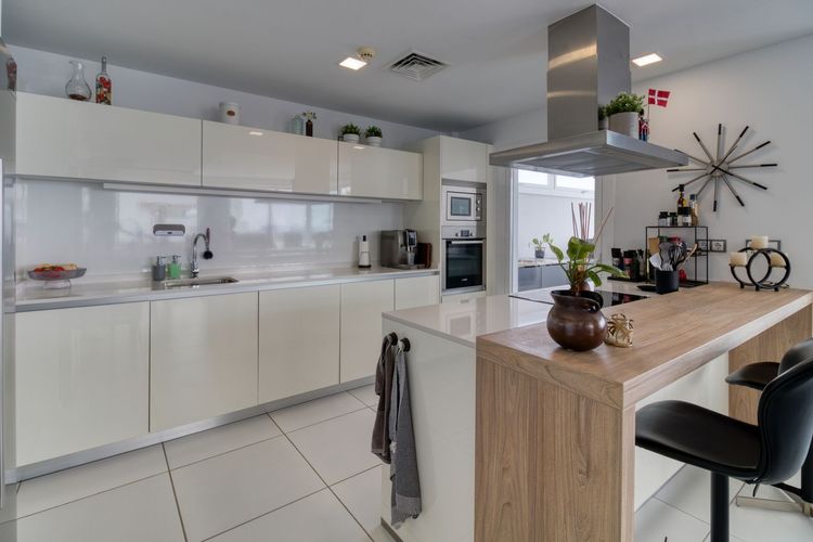 House | Resale in Torremuelle in Torremuelle, Costa del Sol - Photo 4