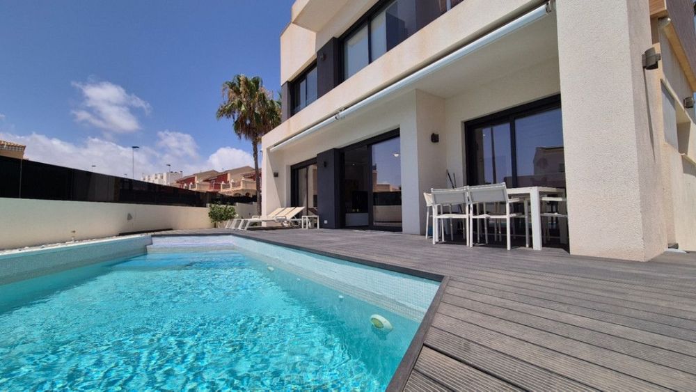 House | Resale in Torrevieja in Torrevieja, Costa Blanca - Main property photo