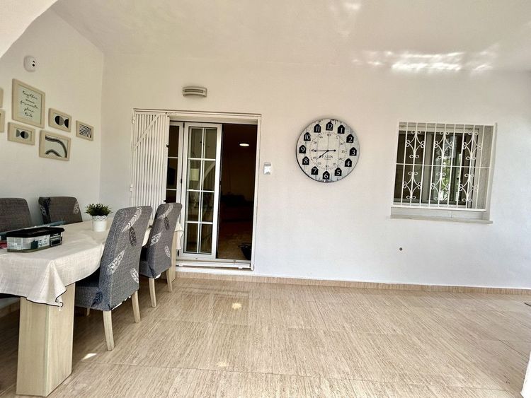 House | Resale in Villamartin in Villamartin, Costa Blanca - Photo 3