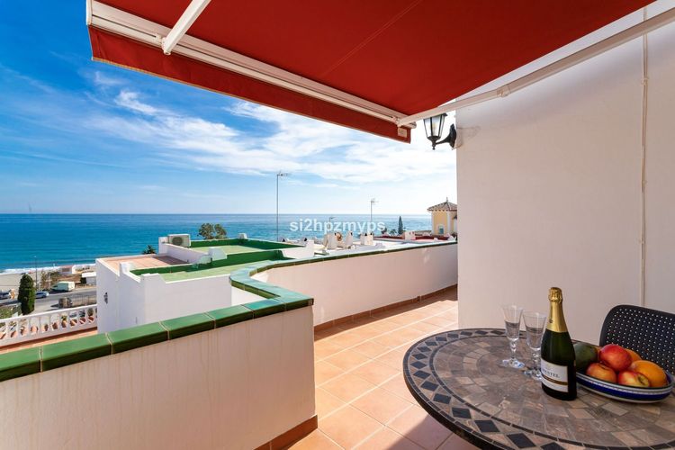 House | Resale in Torrox in Torrox, Costa del Sol - Photo 2