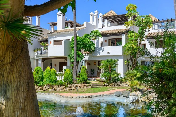 House | Resale in El Paraiso in El Paraiso, Costa del Sol - Photo 2