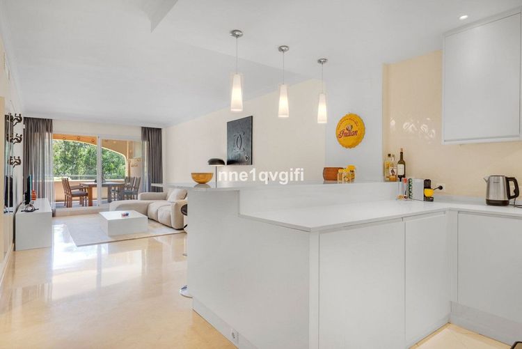 Apartment | Resale in Elviria in Elviria, Costa del Sol - Photo 4