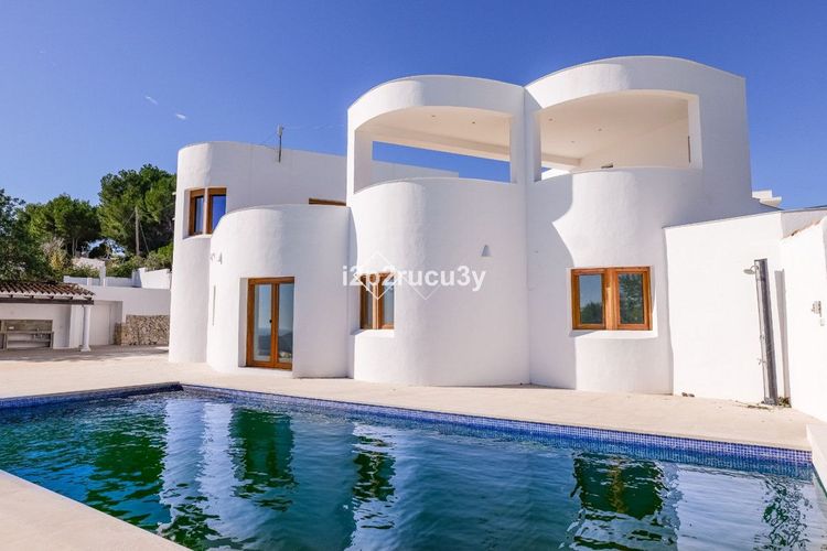 House | Resale in Moraira in Moraira, Costa Blanca - Photo 2