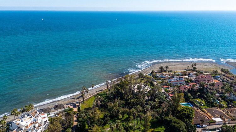 Apartment | Resale in Puerto Banús in Puerto Banús, Costa del Sol - Photo 3