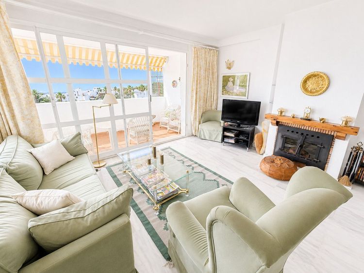 Apartment | Resale in Torremuelle in Torremuelle, Costa del Sol - Photo 3