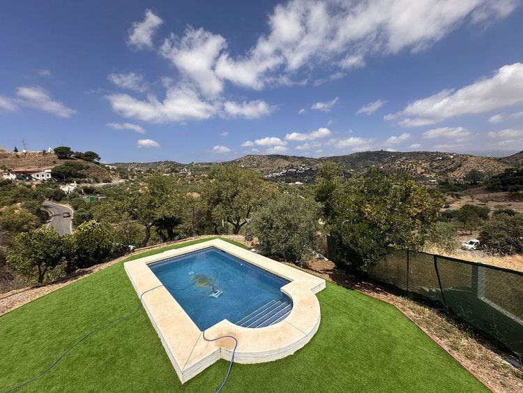 House | Resale in Monda in Monda, Costa del Sol - Photo 3