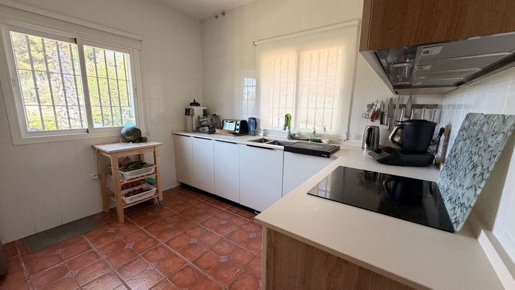 House | Resale in Alhaurín el Grande in Alhaurín el Grande, Costa del Sol - Photo 5
