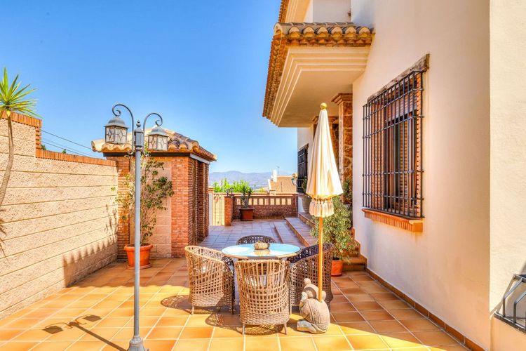 House | Resale in Alhaurín de la Torre in Alhaurín de la Torre, Costa del Sol - Photo 5