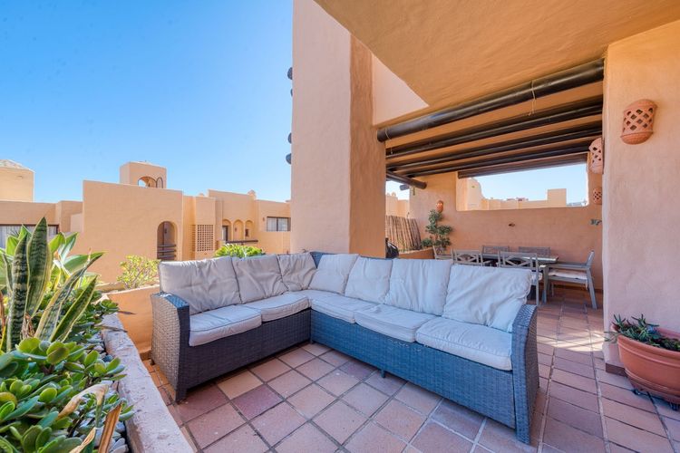 Apartment | Resale in La Duquesa in La Duquesa, Costa del Sol - Photo 3