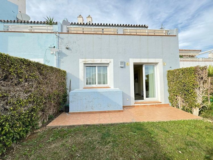 House | Resale in El Paraiso in El Paraiso, Costa del Sol - Photo 4