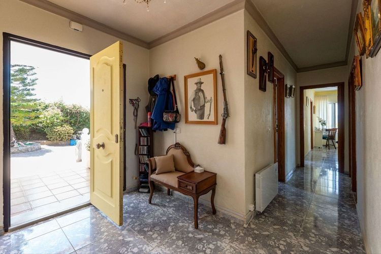 House | Resale in Guaro in Guaro, Costa del Sol - Photo 3