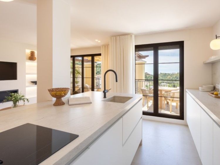 Penthouse | Resale in Benahavís in Benahavís Others, Costa del Sol - Photo 3
