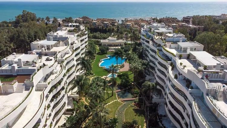Apartment | Resale in Puerto Banús in Puerto Banús, Costa del Sol - Main property photo