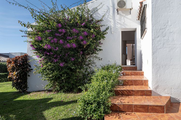 House | Resale in Miraflores in Miraflores, Costa del Sol - Photo 5