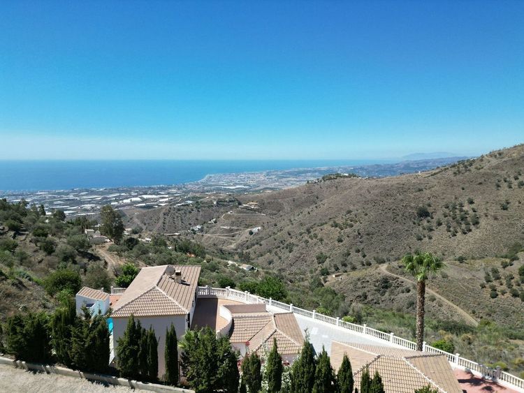 House | Resale in Arenas in Arenas, Costa del Sol - Photo 4