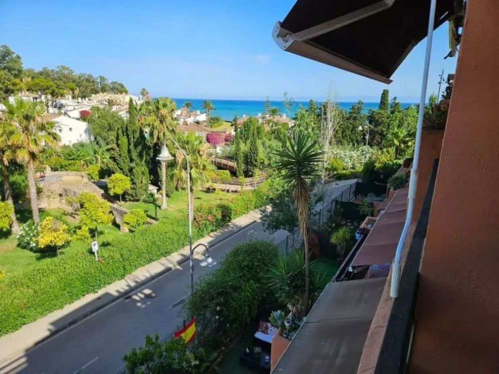 Penthouse | Resale in Estepona in Estepona, Costa del Sol - Main property photo