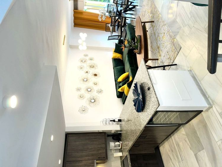 House | Resale in Cortijo Blanco in Cortijo Blanco, Costa del Sol - Photo 5