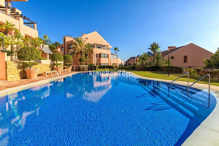 Penthouse | Resale in Calahonda - Development photo 1